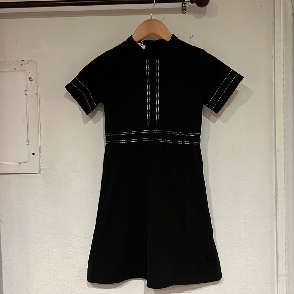 Kilottor Sheath Dress, Black with White Topstitching. Sz 11-12Y